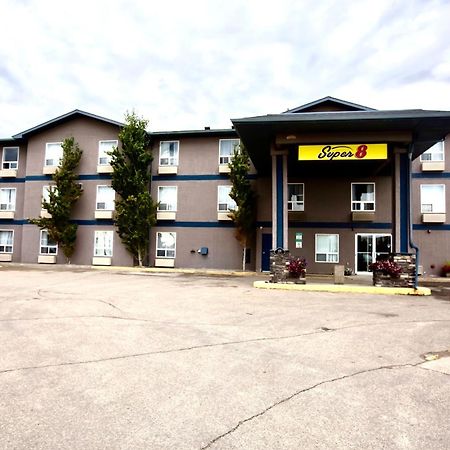 Super 8 By Wyndham Whitecourt Otel Dış mekan fotoğraf