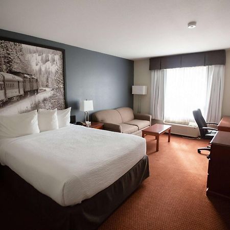 Super 8 By Wyndham Whitecourt Otel Dış mekan fotoğraf