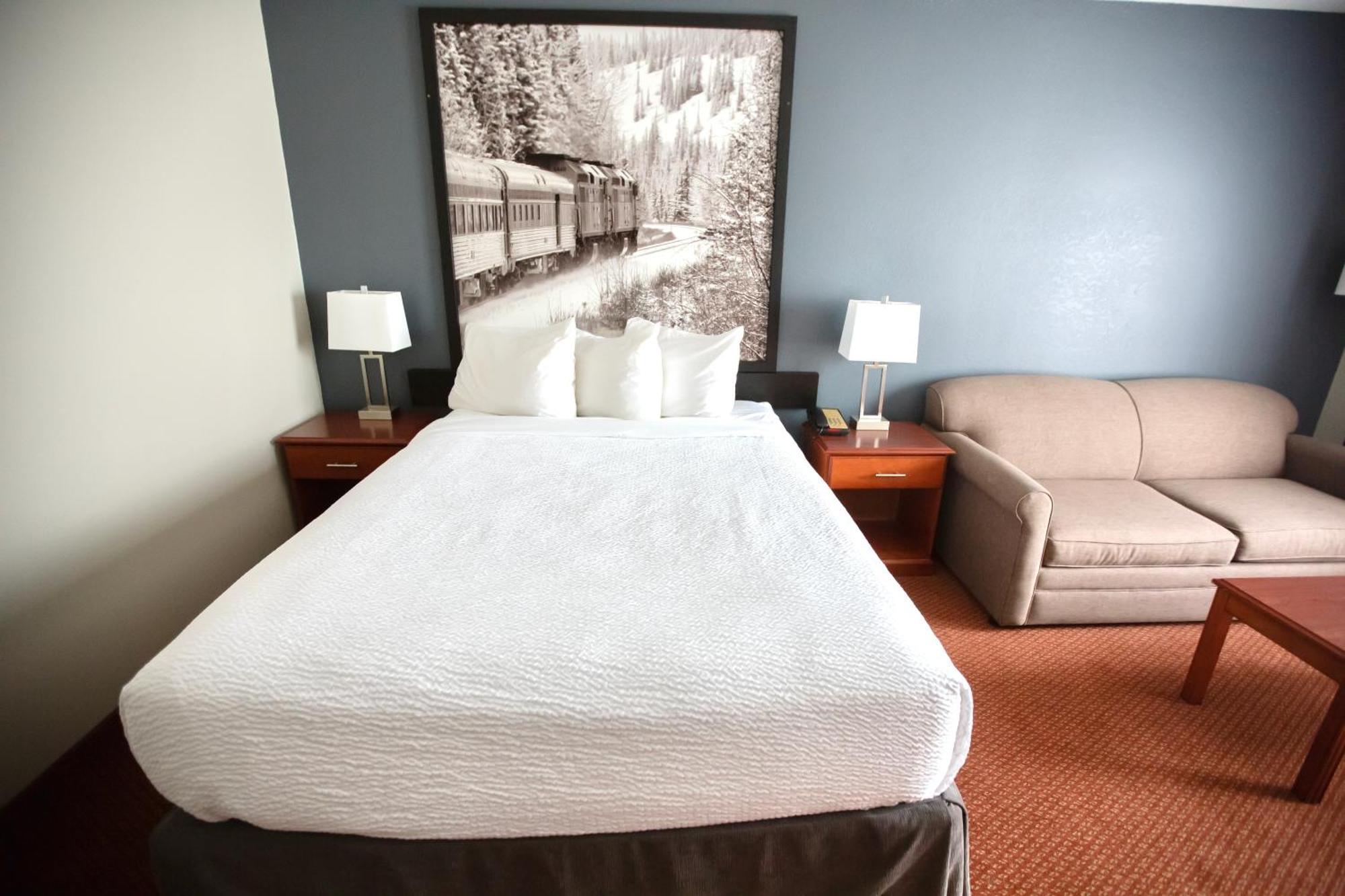 Super 8 By Wyndham Whitecourt Otel Dış mekan fotoğraf