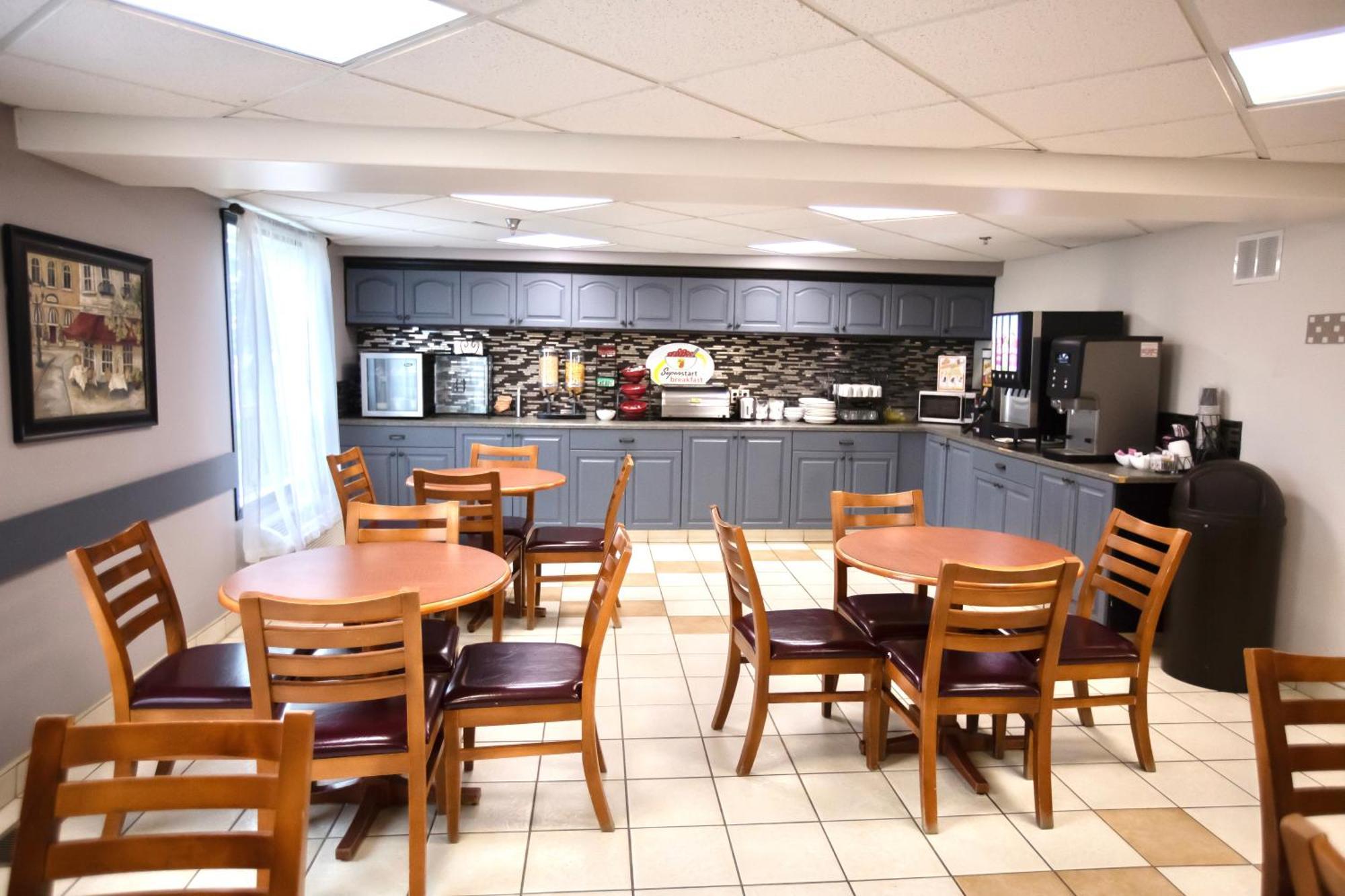 Super 8 By Wyndham Whitecourt Otel Dış mekan fotoğraf
