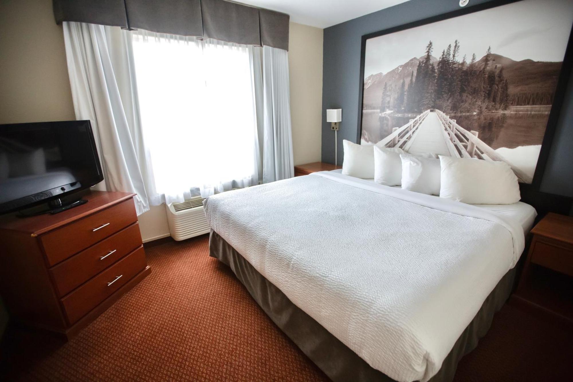 Super 8 By Wyndham Whitecourt Otel Dış mekan fotoğraf