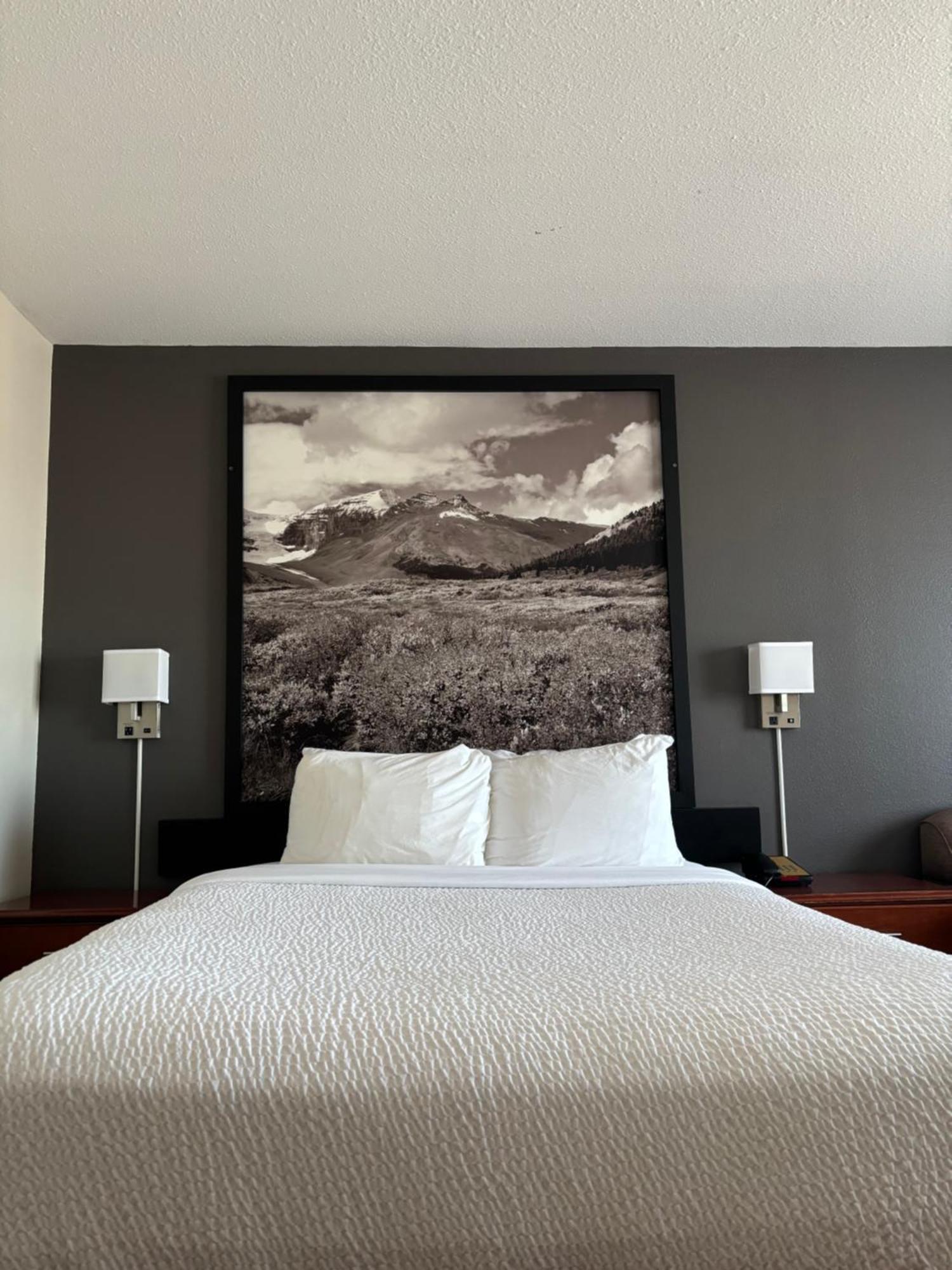 Super 8 By Wyndham Whitecourt Otel Dış mekan fotoğraf