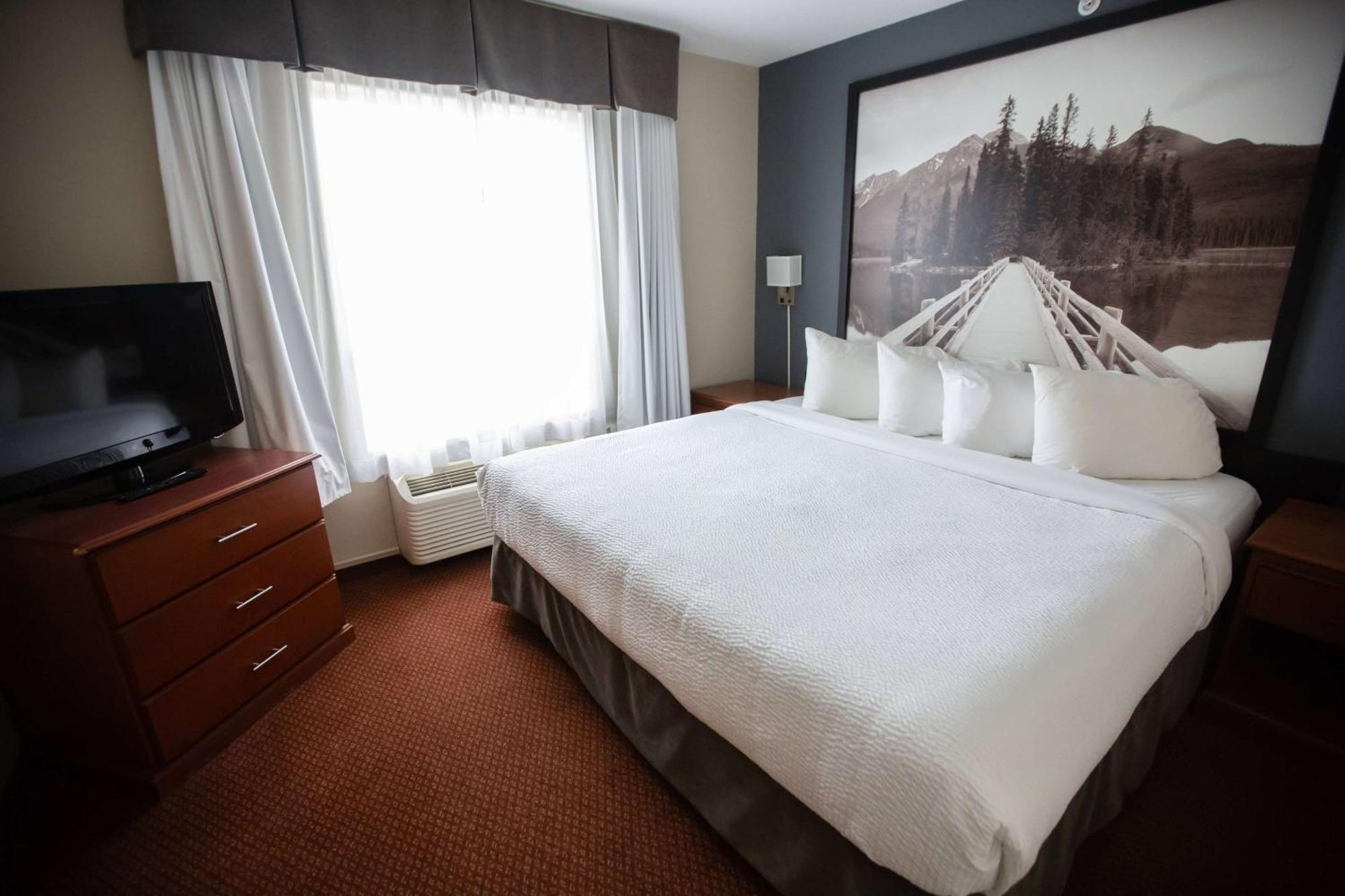 Super 8 By Wyndham Whitecourt Otel Dış mekan fotoğraf