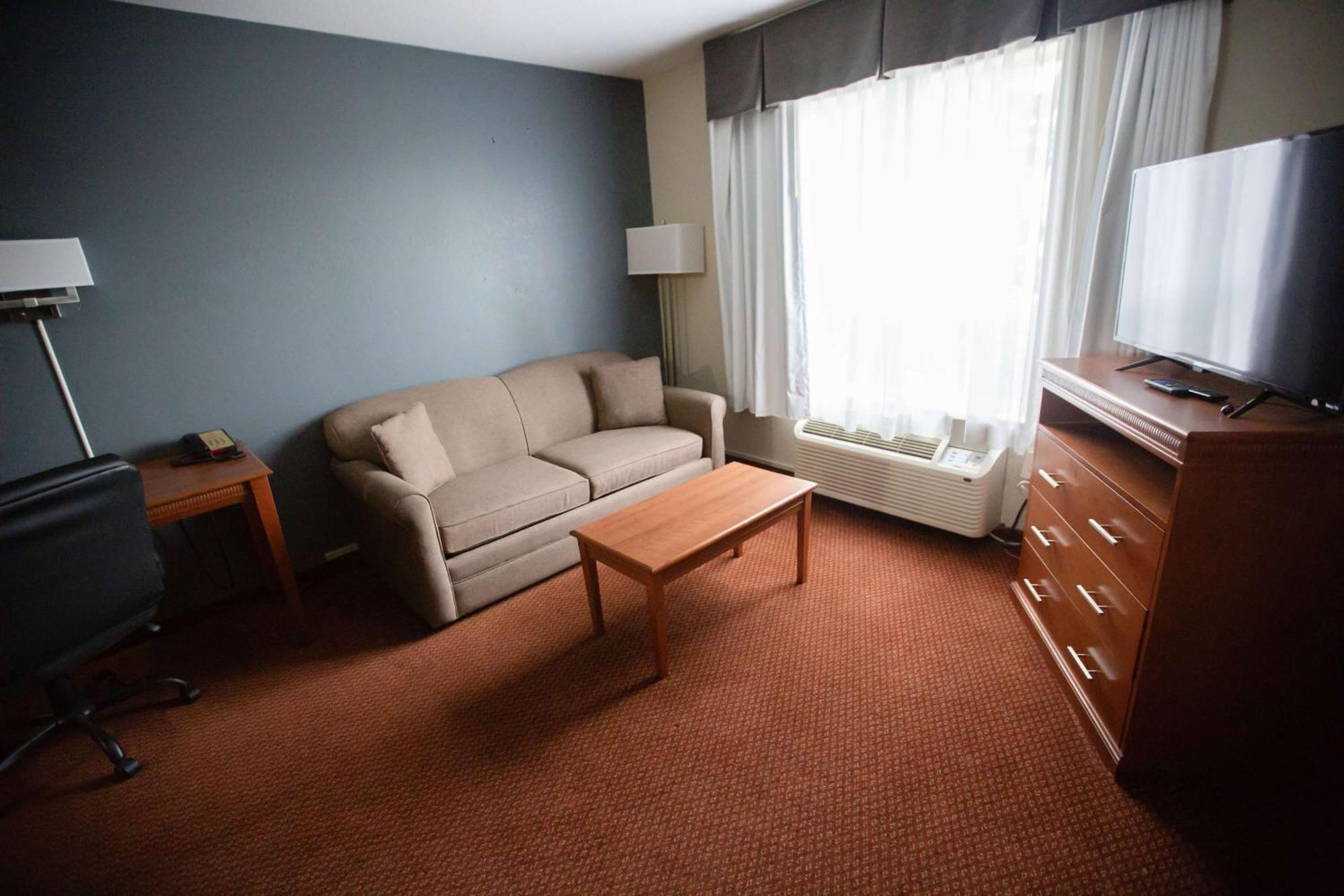 Super 8 By Wyndham Whitecourt Otel Dış mekan fotoğraf
