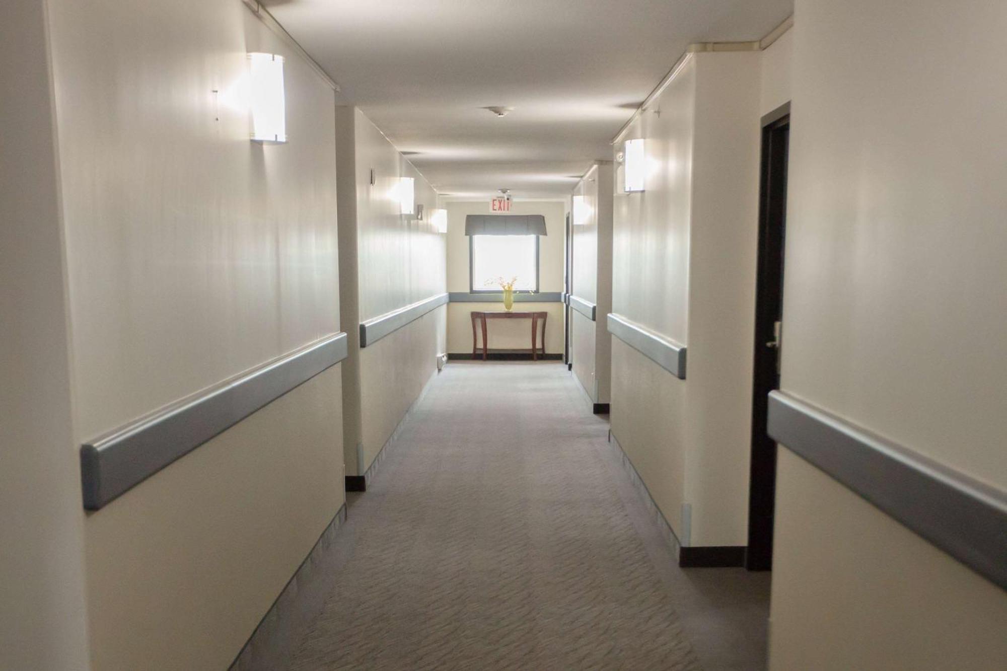 Super 8 By Wyndham Whitecourt Otel Dış mekan fotoğraf