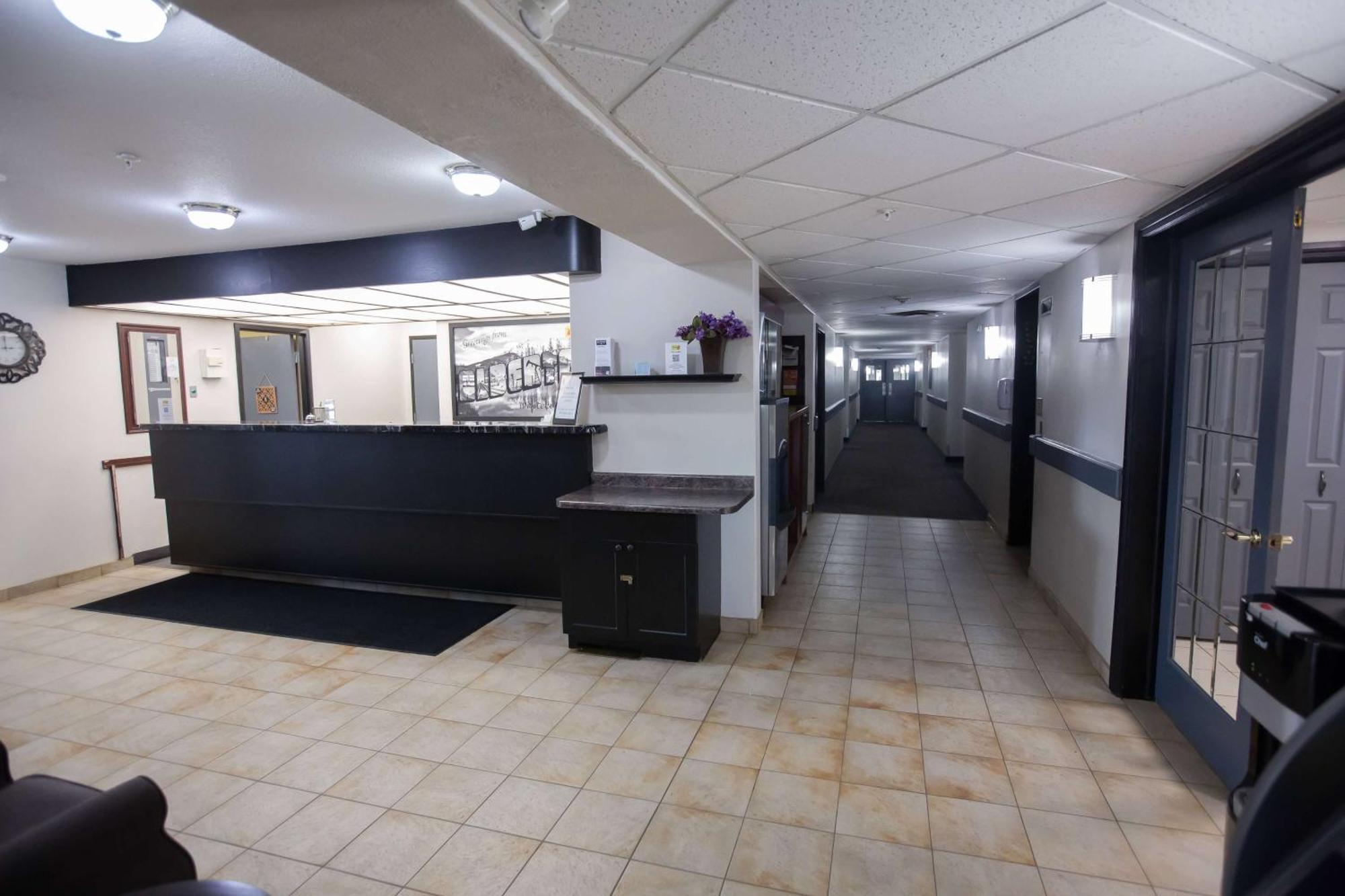 Super 8 By Wyndham Whitecourt Otel Dış mekan fotoğraf
